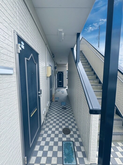 物件外観写真4　(エントランス部分)