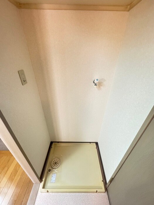 物件内観写真12　(洗濯機置場)