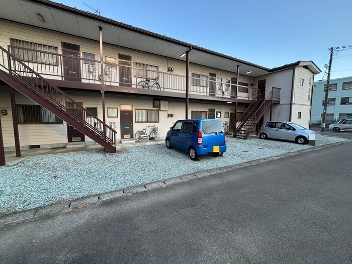 物件外観写真4　(駐車場)