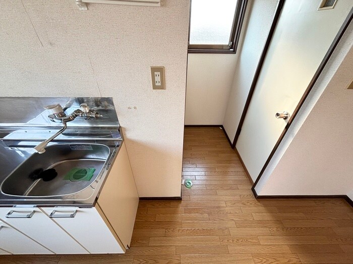 物件内観写真16　(洗濯機置場)