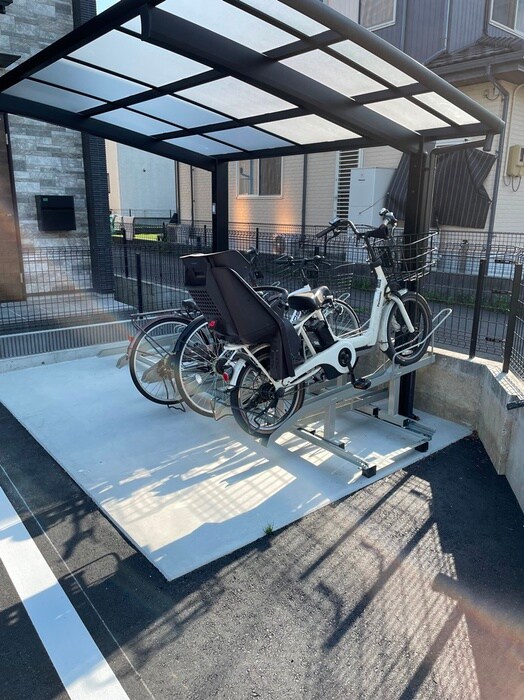 物件外観写真4　(駐輪場)