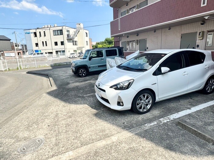 物件外観写真2　(駐車場)