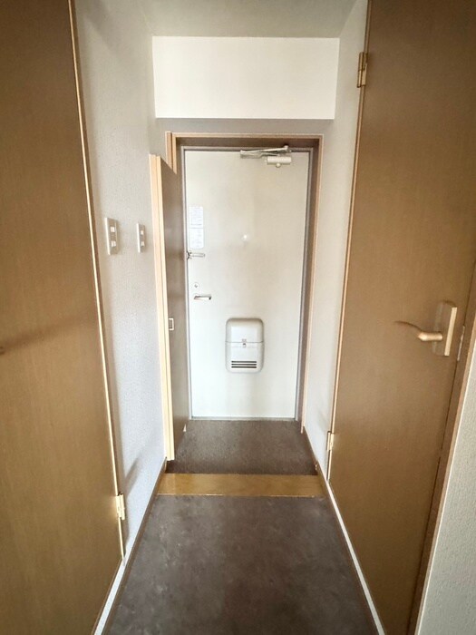 物件内観写真8　(玄関)