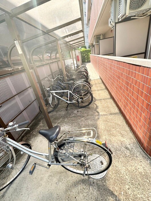 物件外観写真3　(駐輪場)