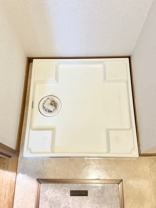 物件内観写真12　(洗濯機置場)