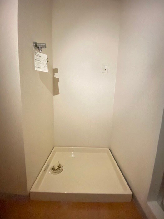 物件内観写真15　(洗濯機置場)