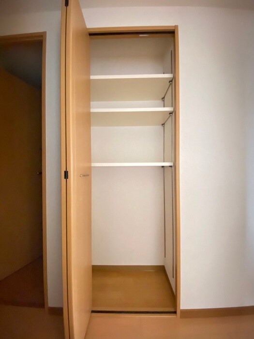 物件内観写真16　(収納)