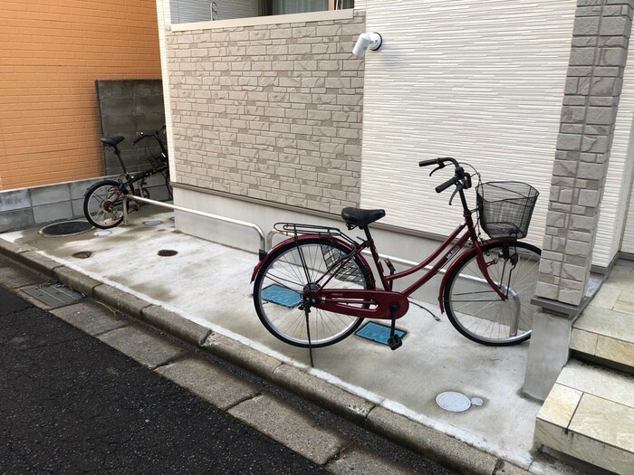 物件外観写真2　(駐輪場)