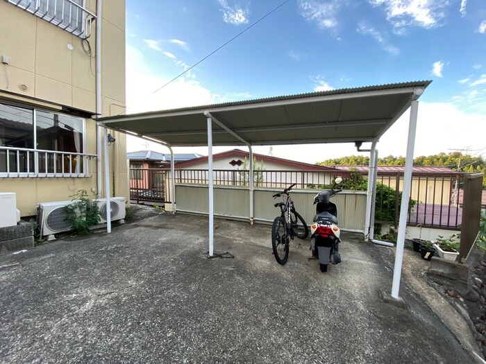 物件外観写真2　(駐輪場)