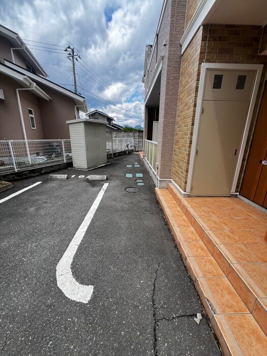 物件外観写真6　(エントランス部分)