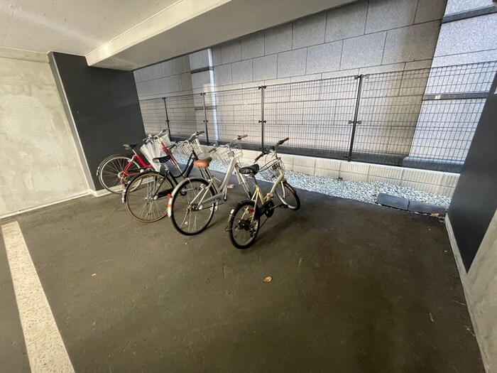 物件外観写真5　(駐輪場)