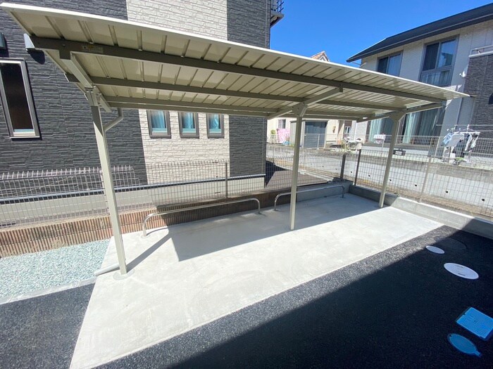 物件外観写真4　(駐輪場)