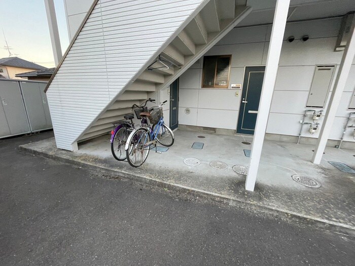 物件外観写真4　(駐輪場)