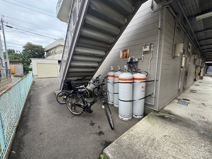 物件外観写真4　(駐輪場)