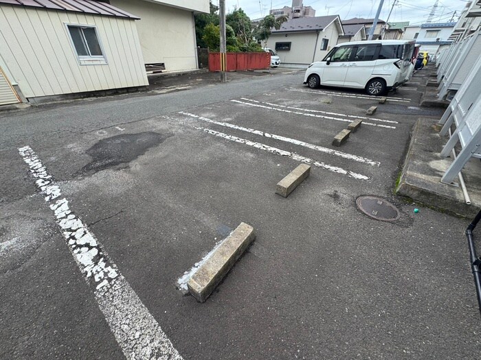 物件外観写真5　(駐車場)