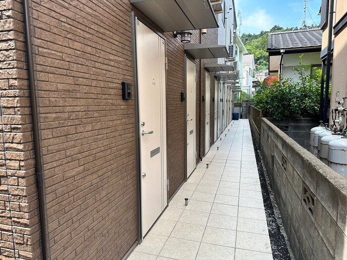 物件外観写真3　(エントランス部分)