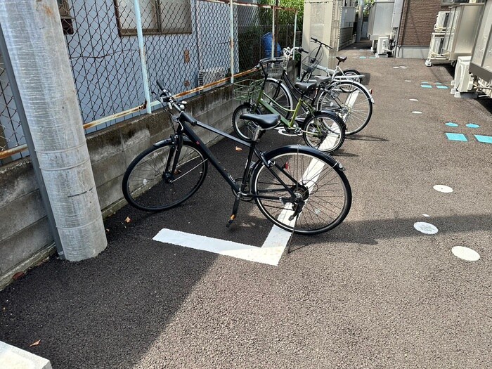 物件外観写真5　(駐輪場)