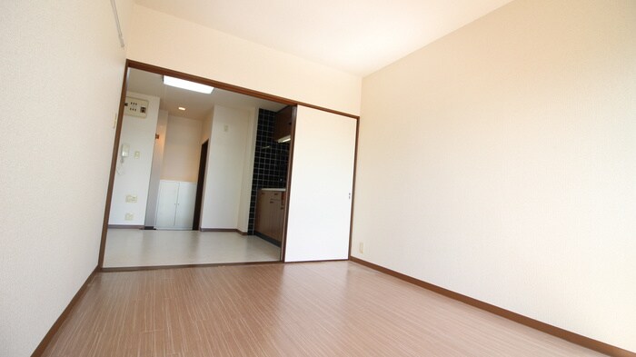 物件内観写真8　(居室)