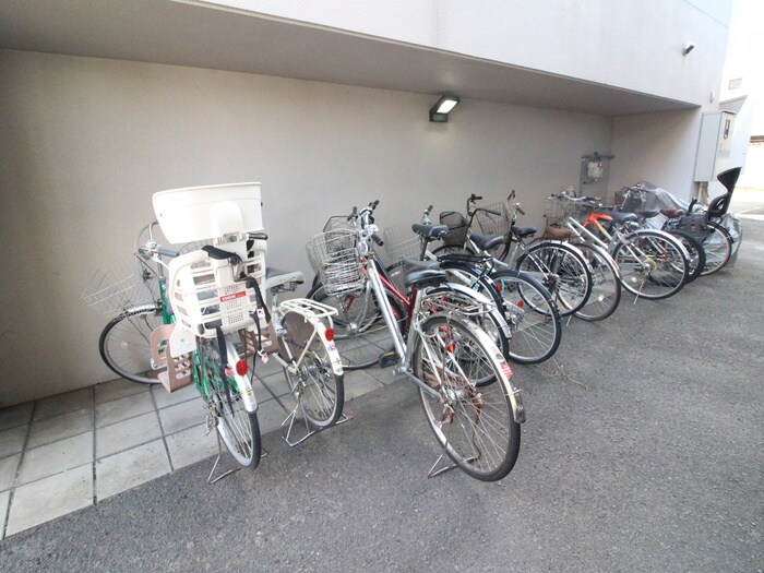 物件外観写真4　(駐輪場)