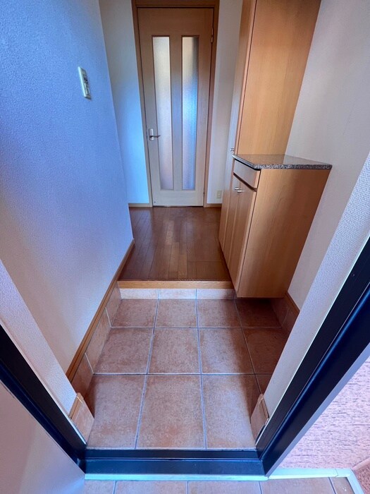 物件内観写真9　(玄関)