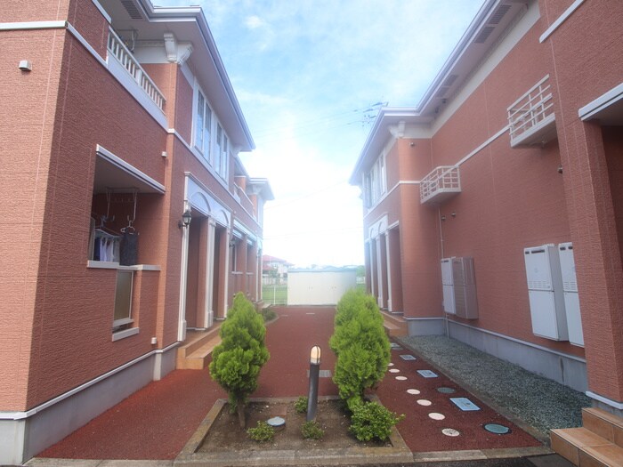 物件外観写真3　(エントランス部分)