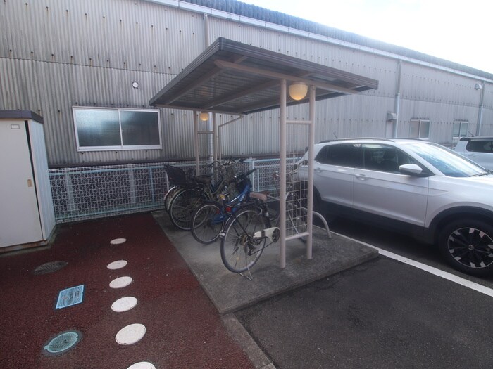 物件外観写真5　(駐輪場)