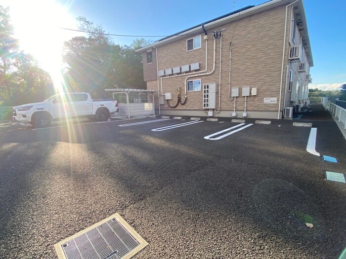 物件外観写真2　(駐車場)