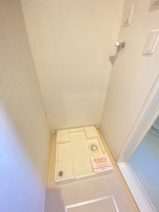 物件内観写真16　(洗濯機置場)