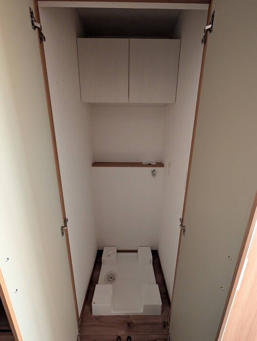 物件内観写真8　(洗濯機置場)