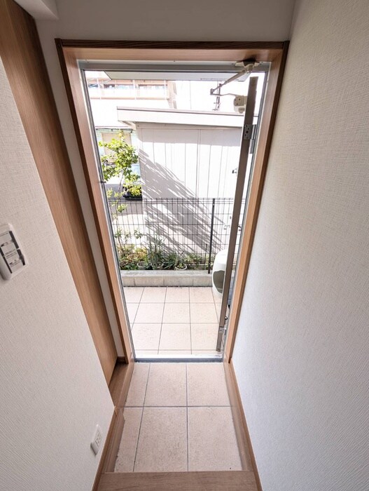 物件内観写真16　(玄関)