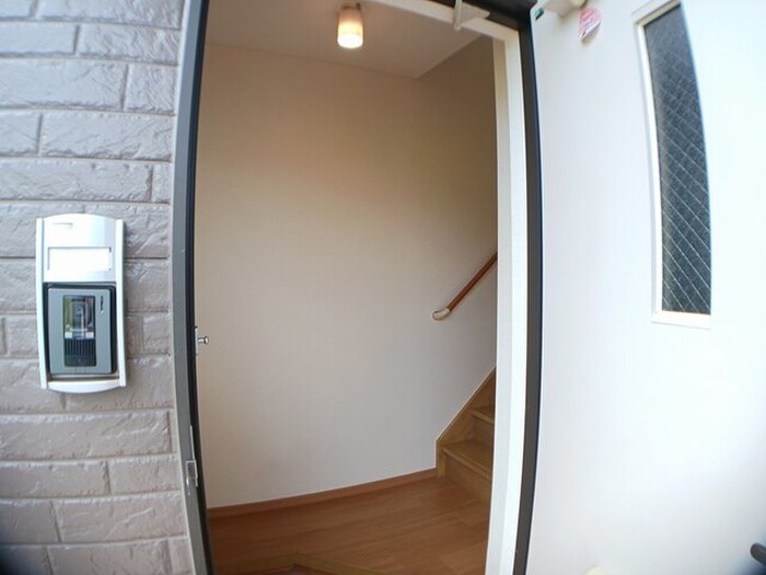 物件内観写真11　(玄関)