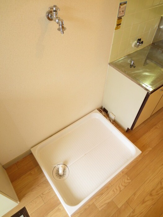 物件内観写真8　(洗濯機置場)