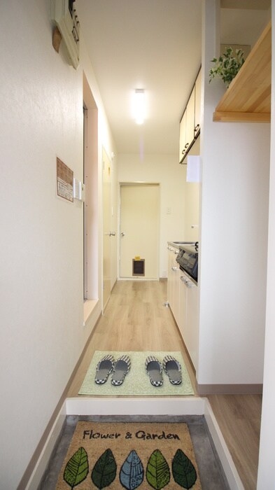 物件内観写真12　(玄関)