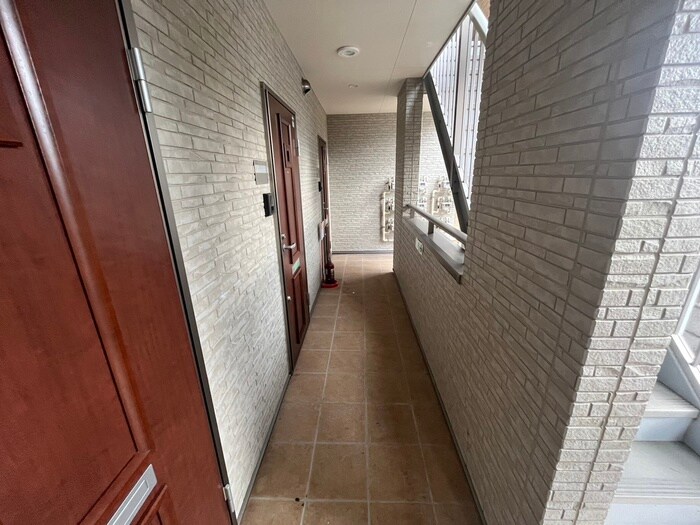 物件外観写真3　(エントランス部分)