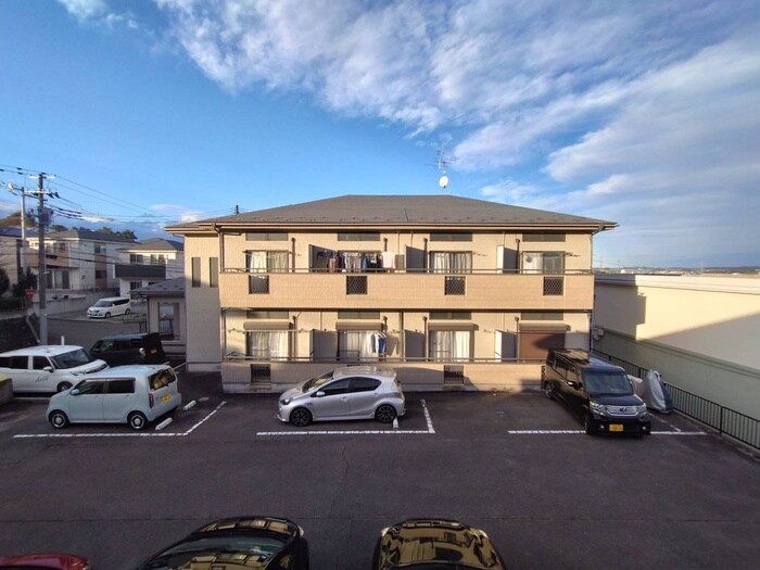 物件外観写真6　(駐車場)