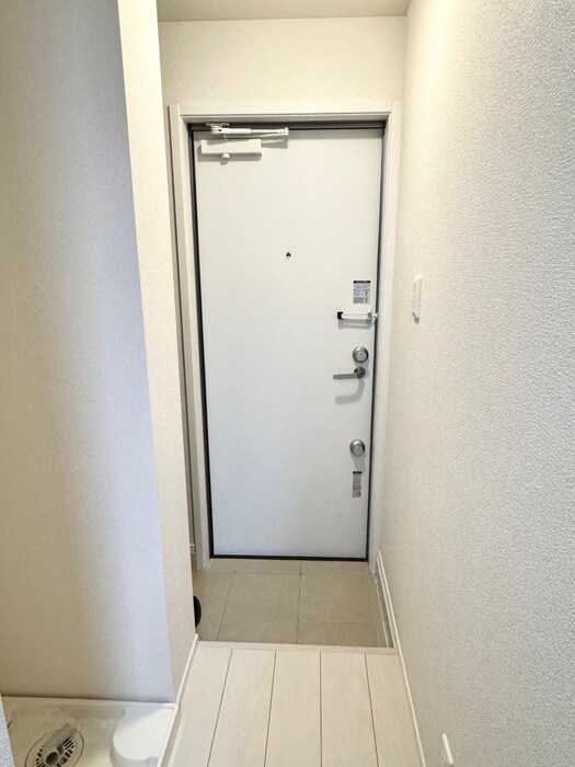 物件内観写真8　(玄関)