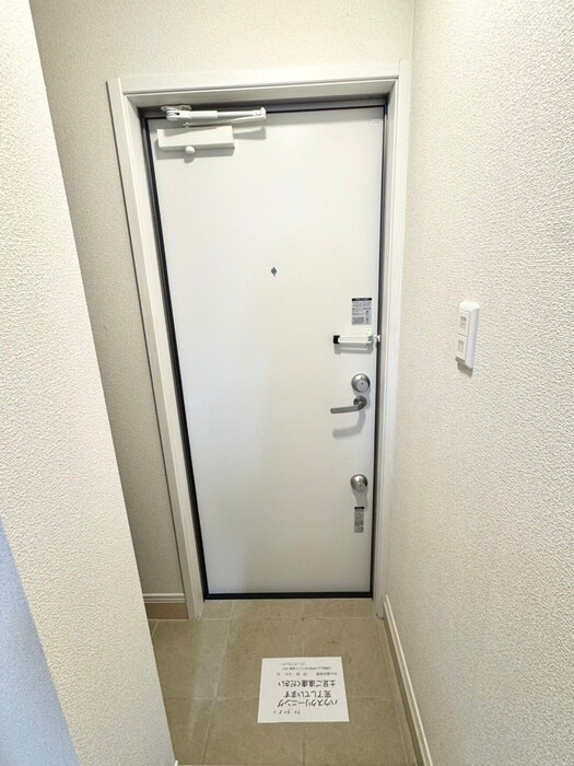 物件内観写真9　(玄関)