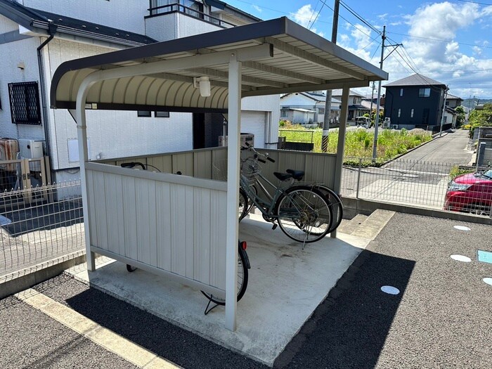 物件外観写真5　(駐輪場)