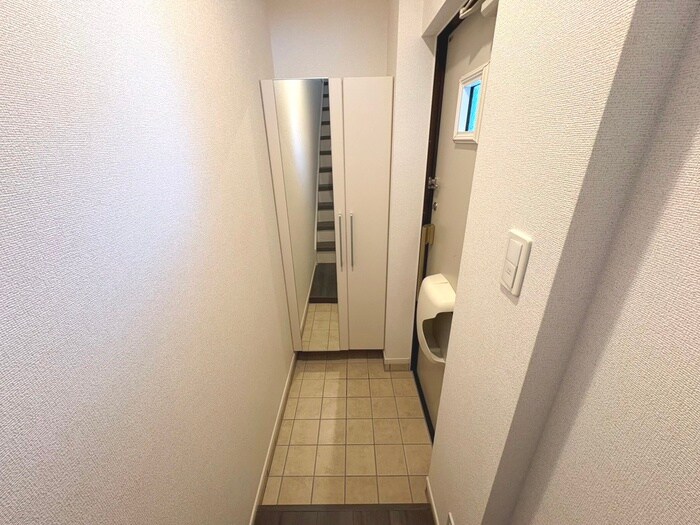 物件内観写真19　(玄関)