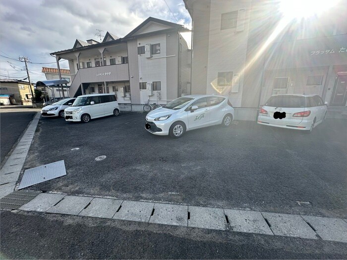 物件外観写真6　(駐車場)