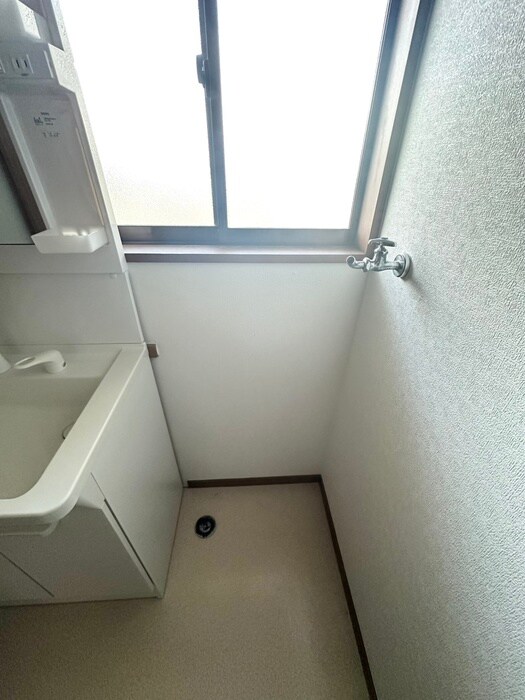 物件内観写真16　(洗濯機置場)