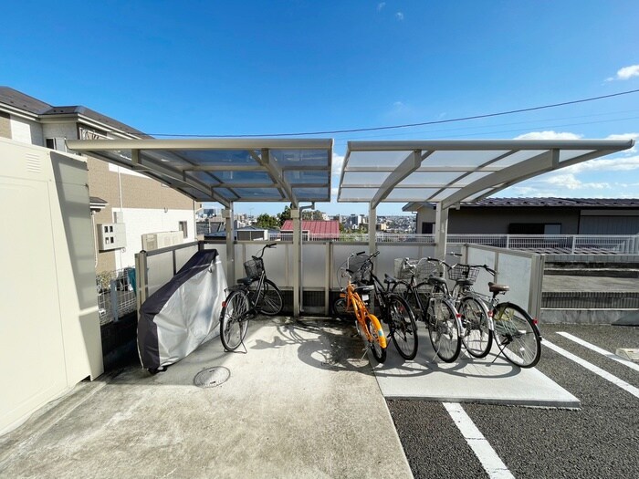 物件外観写真4　(駐輪場)