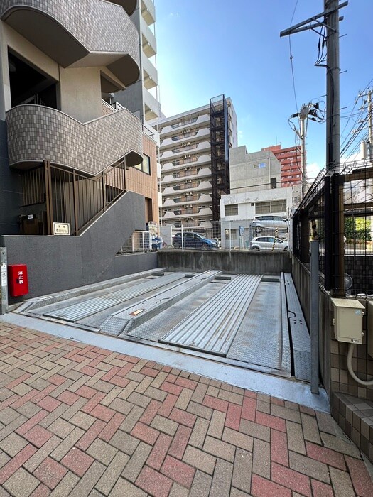 物件外観写真5　(駐車場)