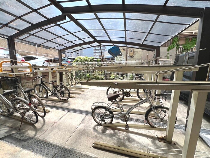 物件外観写真6　(駐輪場)