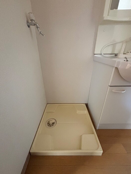 物件内観写真14　(洗濯機置場)