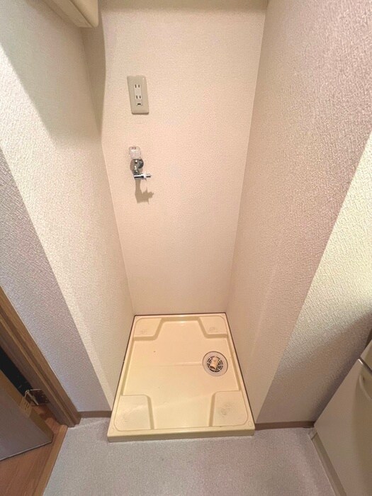 物件内観写真16　(洗濯機置場)