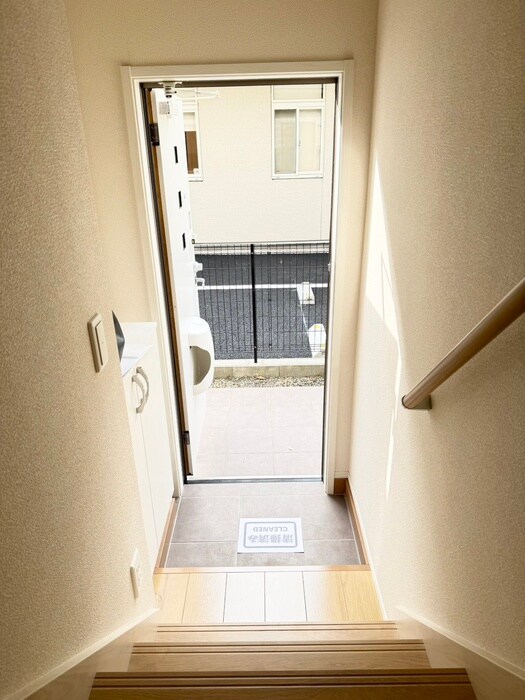物件内観写真7　(玄関)