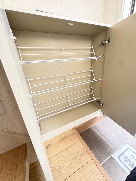 物件内観写真8　(靴箱)