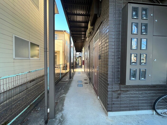 物件外観写真4　(エントランス部分)