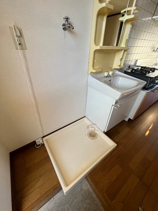 物件内観写真13　(洗濯機置場)